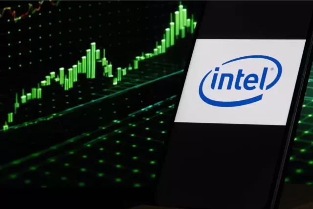 Intel Stock Surges on AI Demand and Foundry Ambitions