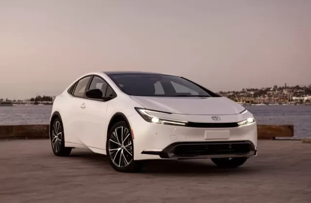 Automakers Lobby to Ease EV Mandates, Citing Job and Investment Risks in UK